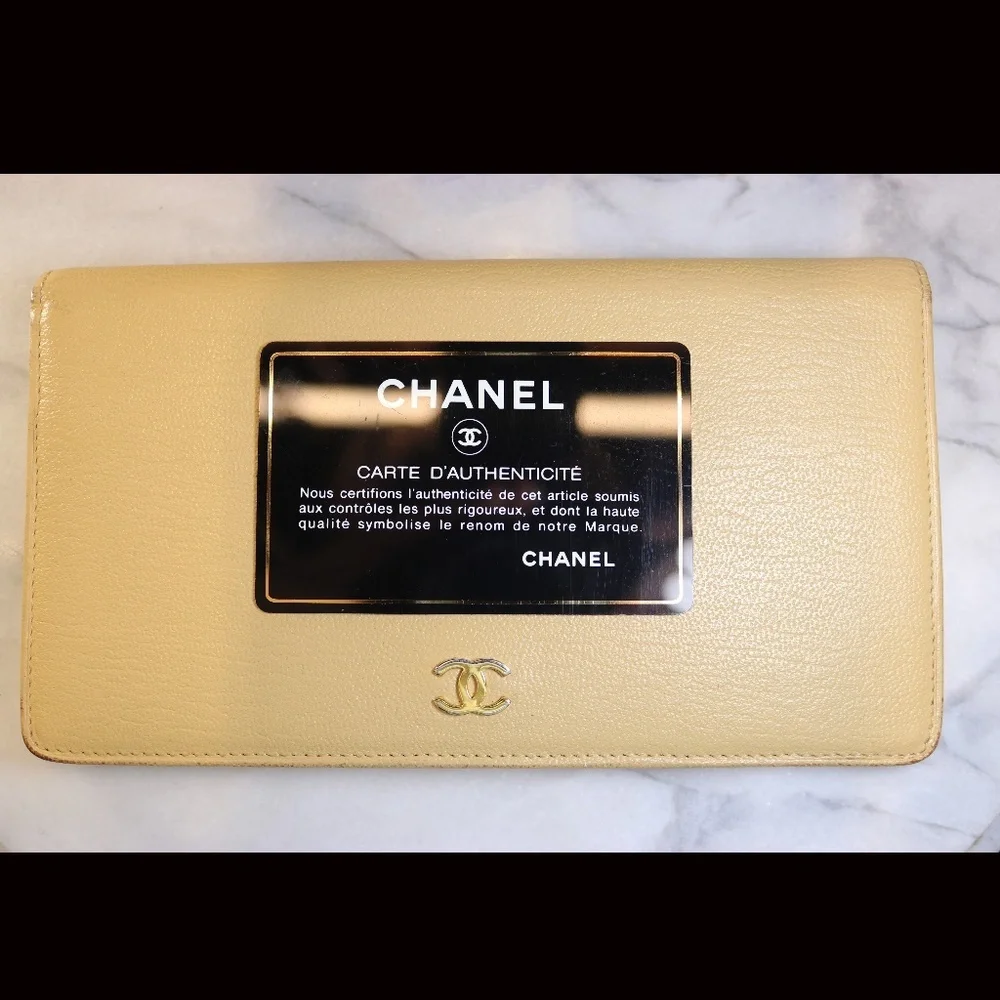 Chanel Porte Monnaie Tan Leather Wallet with Gold Tone CC Logo EUC